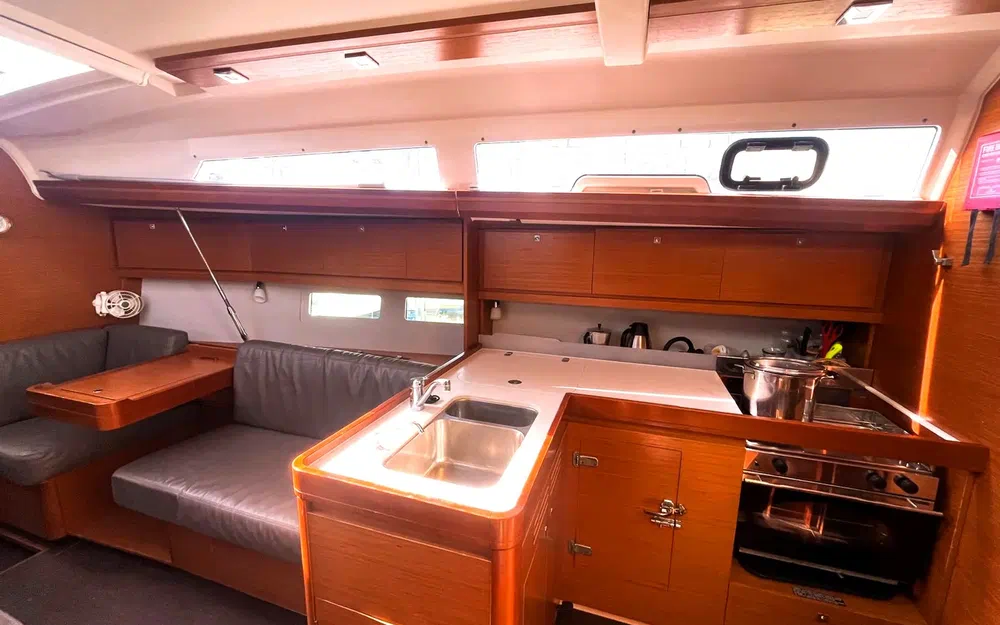 slider 3 Dufour 412 Grand Large