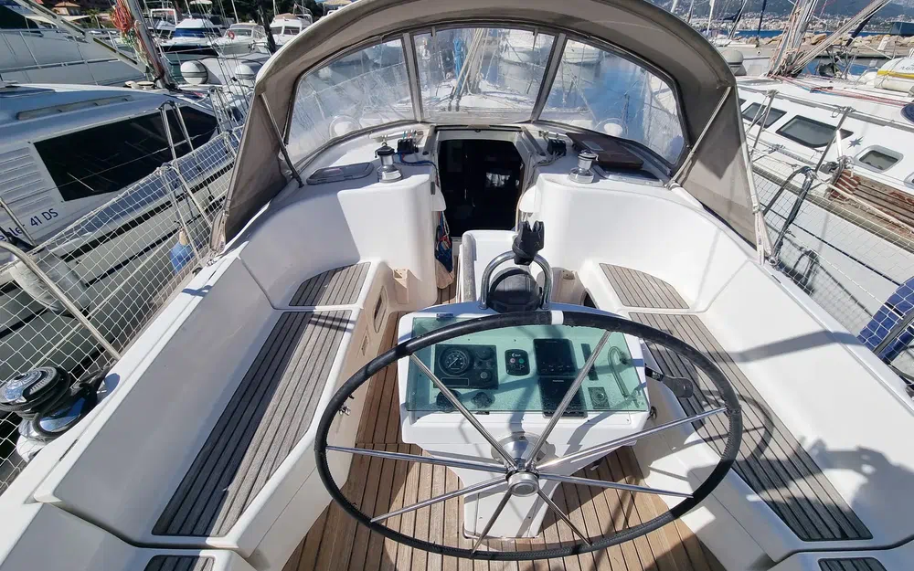 slider 15 Beneteau Oceanis 411 Celebration