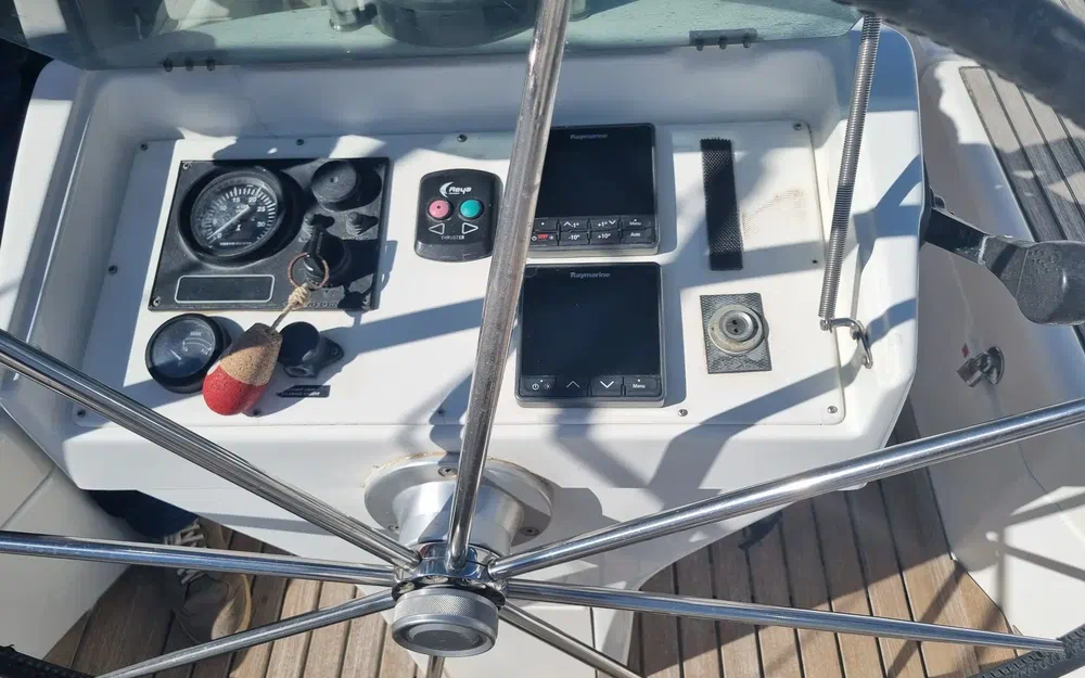 slider 16 Beneteau Oceanis 411 Celebration