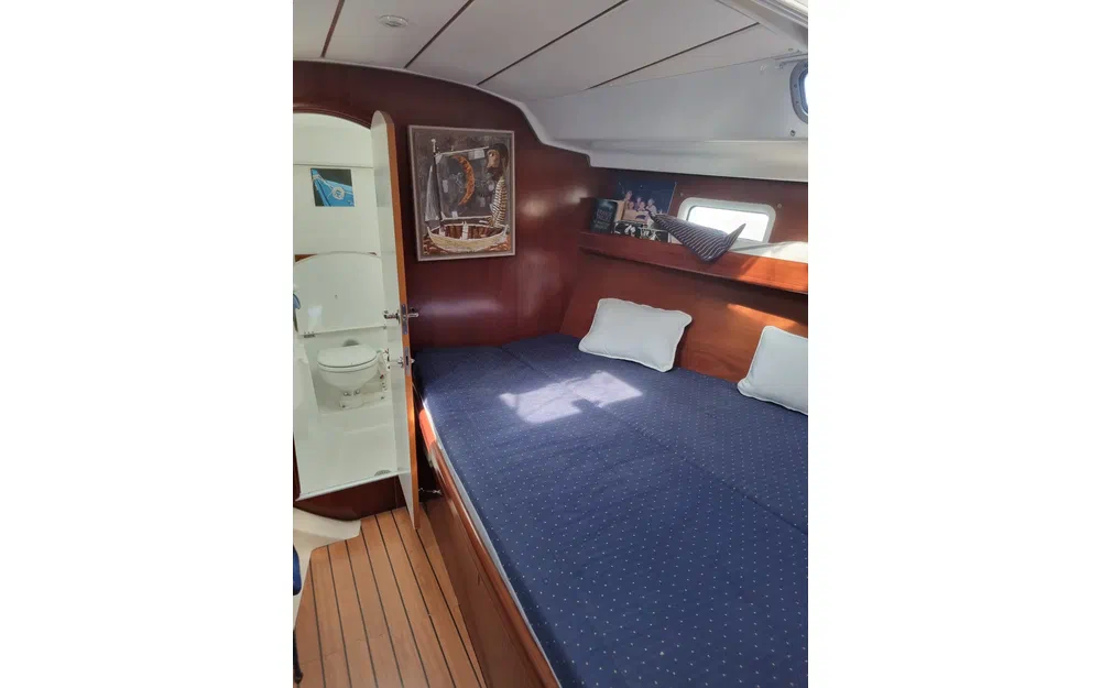 slider 2 Beneteau Oceanis 411 Celebration