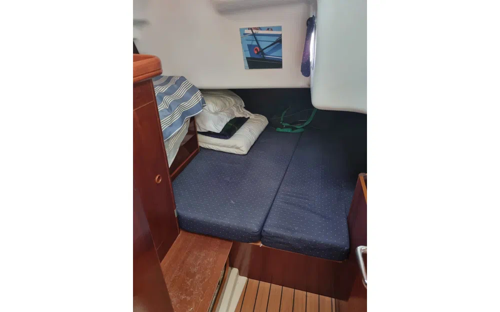 slider 5 Beneteau Oceanis 411 Celebration