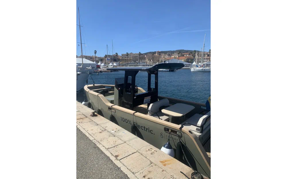 slider 17 Xshore Eelex 8000
