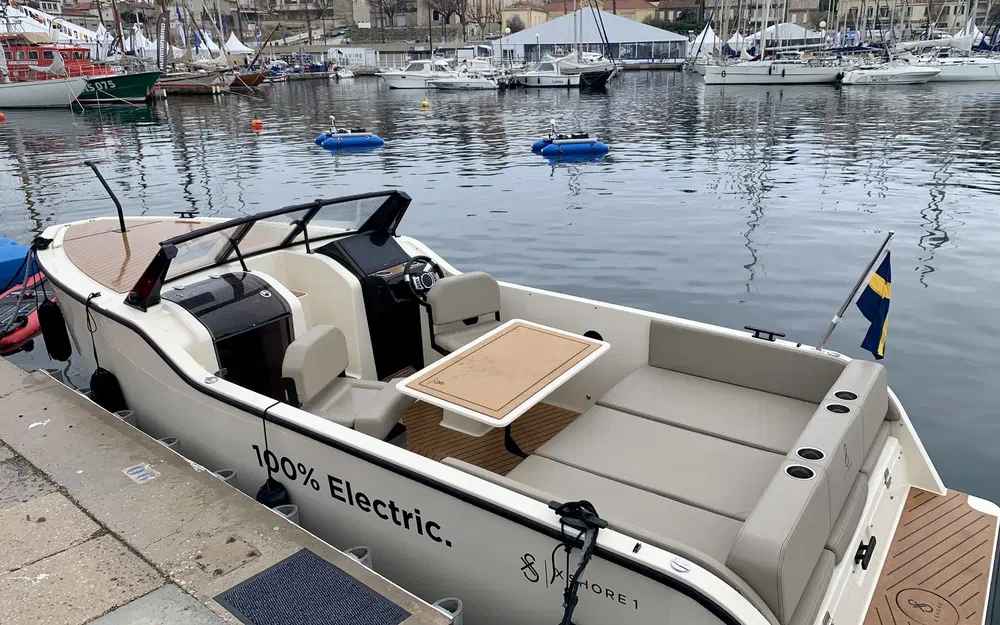 slider 17 Xshore 1 Open
