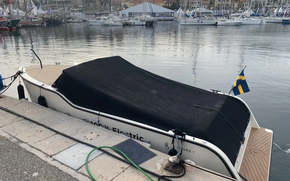slider 18 Xshore 1 Open