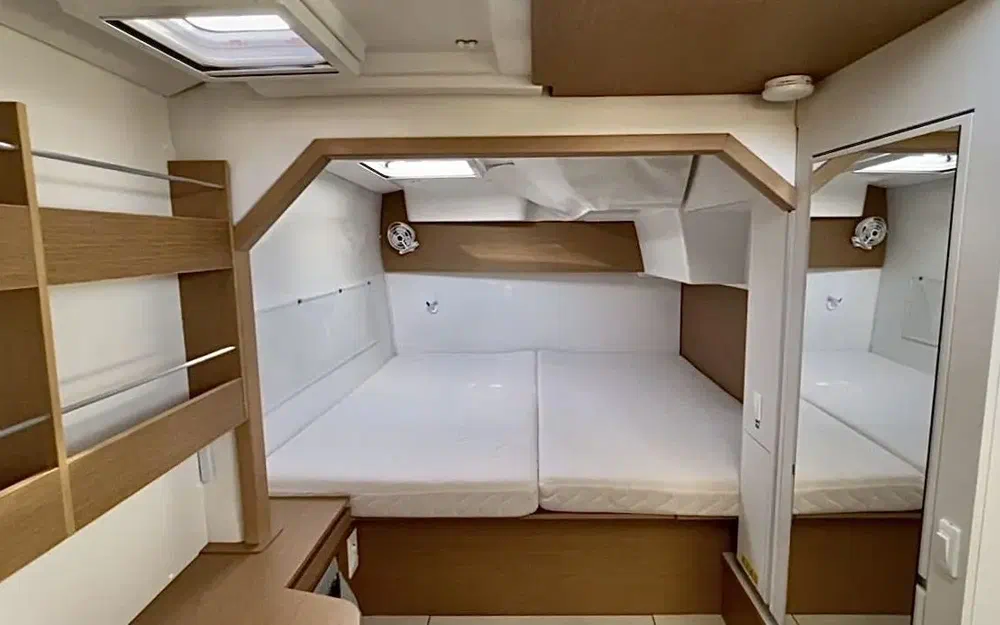 slider 10 Beneteau Excess 11