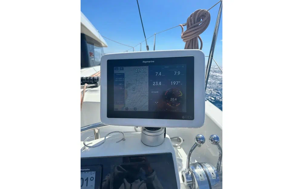 slider 18 Beneteau Excess 11