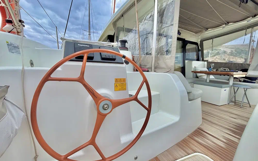 slider 1 Beneteau Excess 11