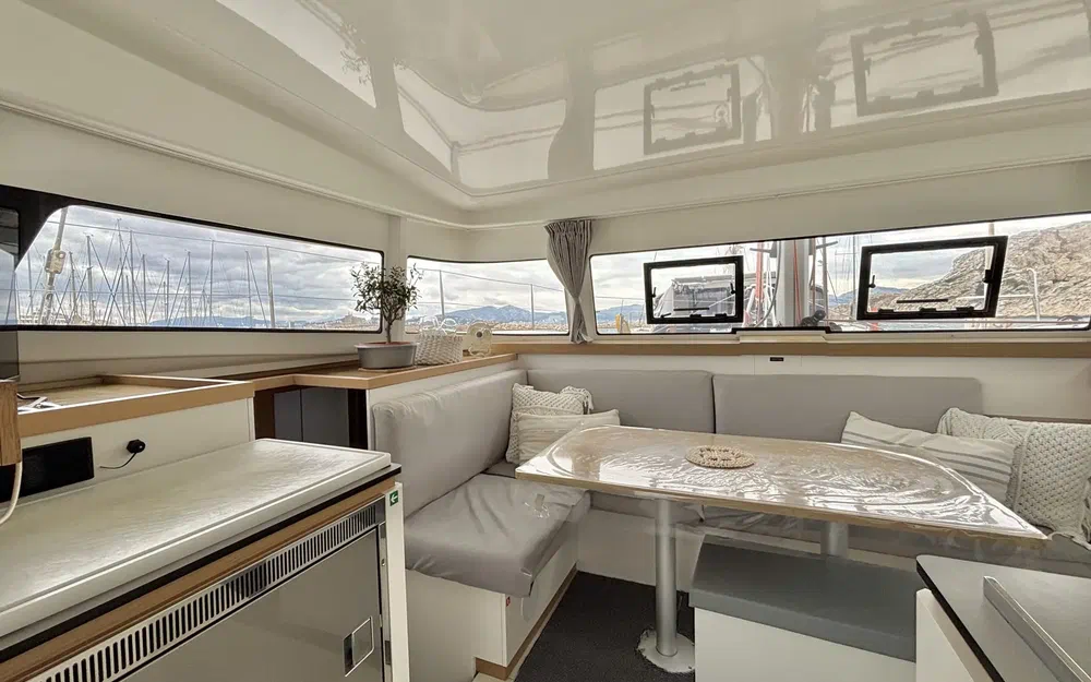 slider 3 Beneteau Excess 11
