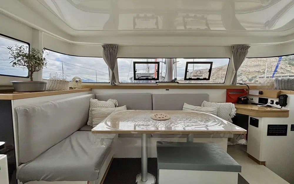 slider 4 Beneteau Excess 11