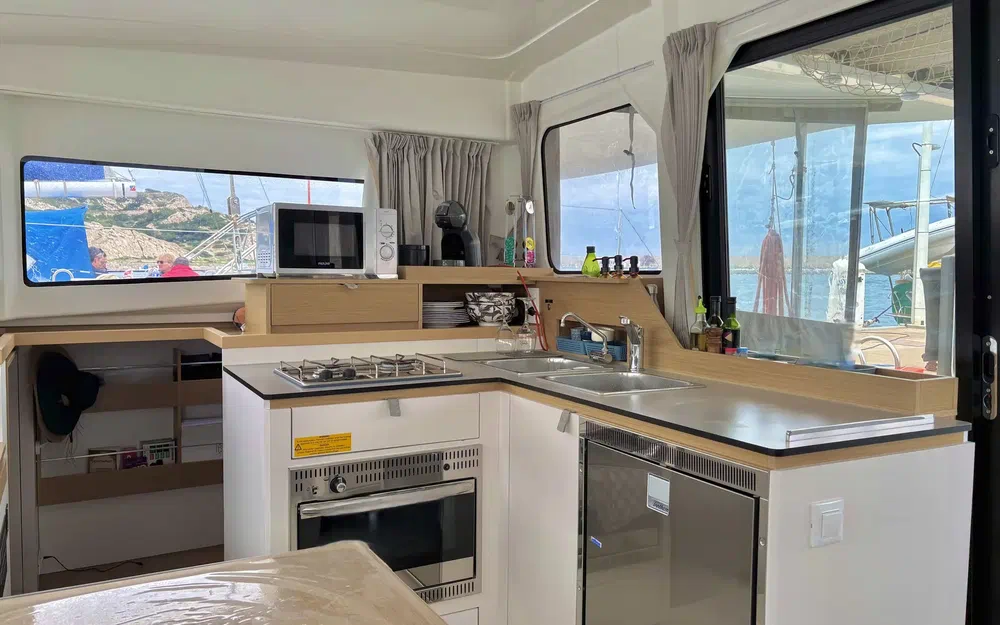 slider 5 Beneteau Excess 11
