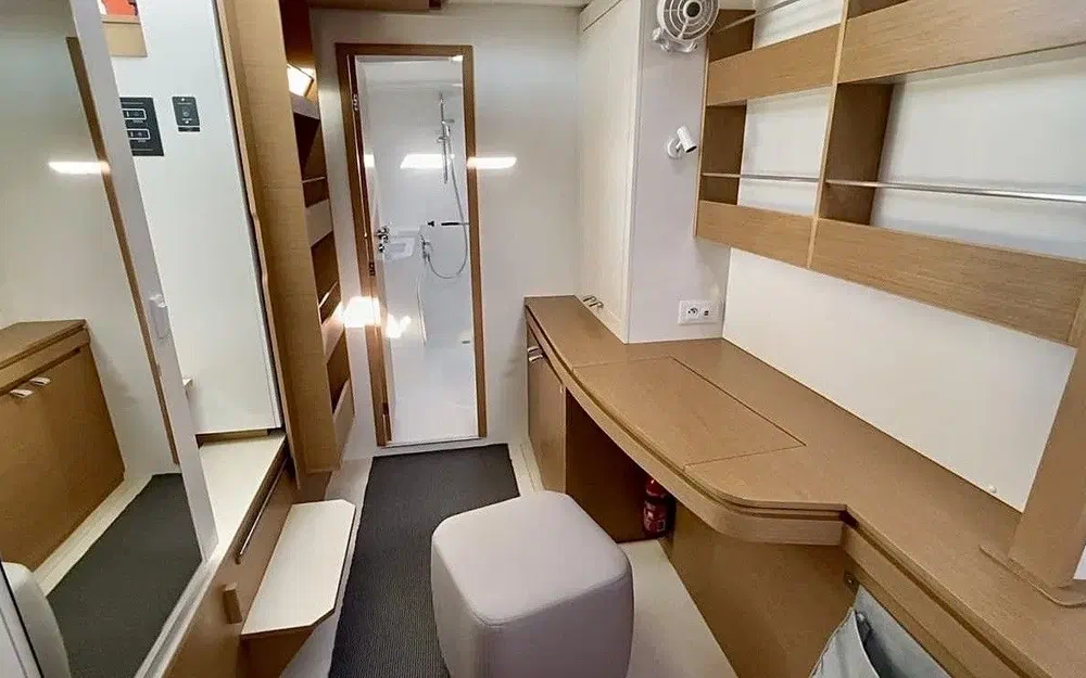slider 8 Beneteau Excess 11
