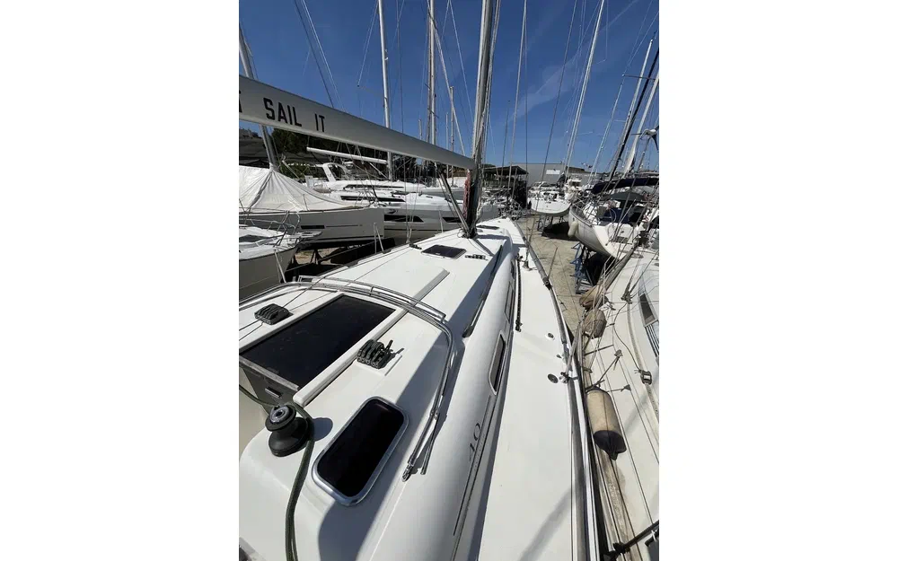 slider 10 Dufour 40 PERFORMANCE
