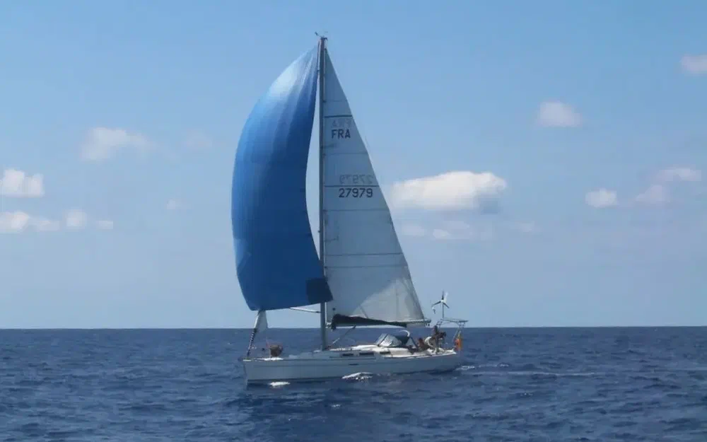 slider 1 Dufour 40 PERFORMANCE