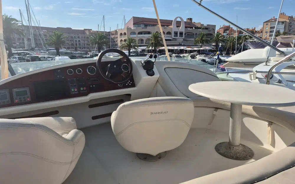 slider 7 Jeanneau Prestige 36 Fly