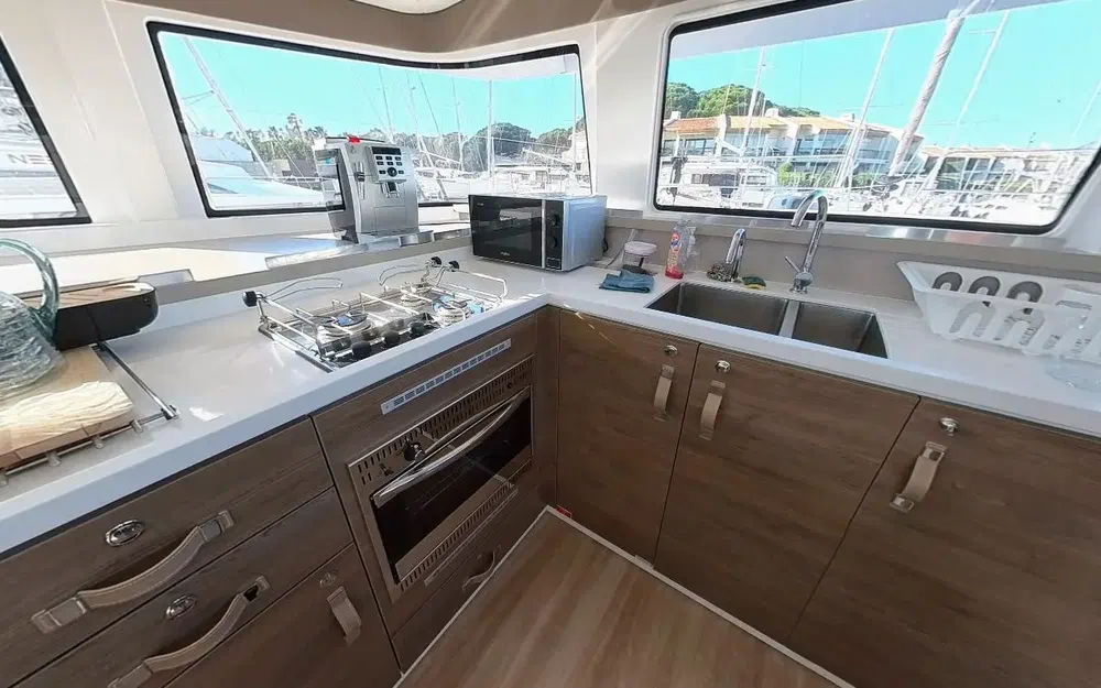 slider 9 Bali Catamarans Bali 4.4