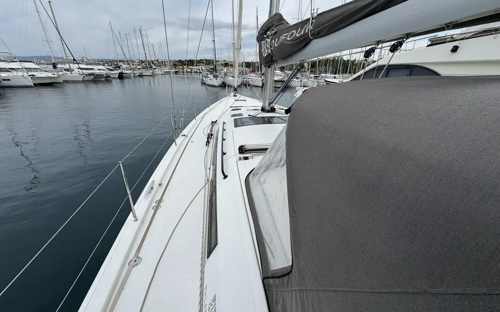 slider 10 Dufour 530