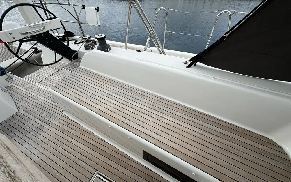slider 23 Dufour 530