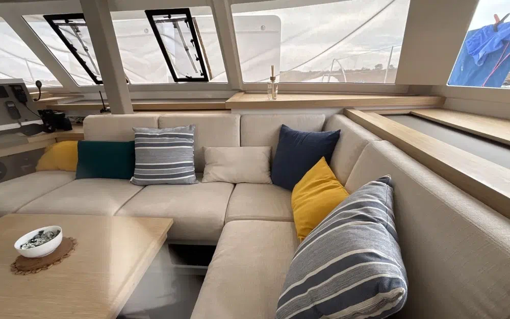 slider 10 Fountaine Pajot Astrea 42