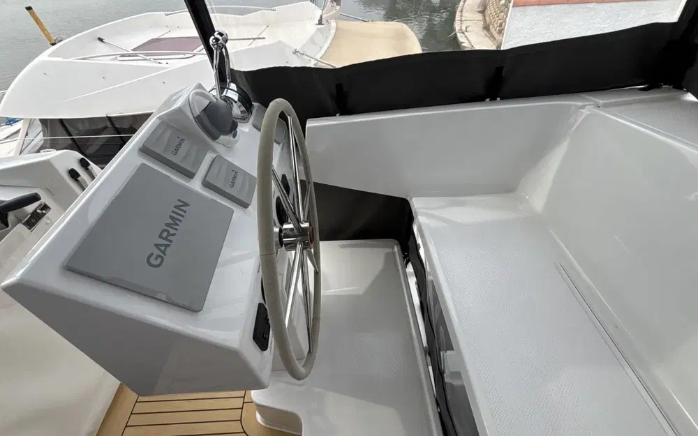 slider 13 Fountaine Pajot Astrea 42