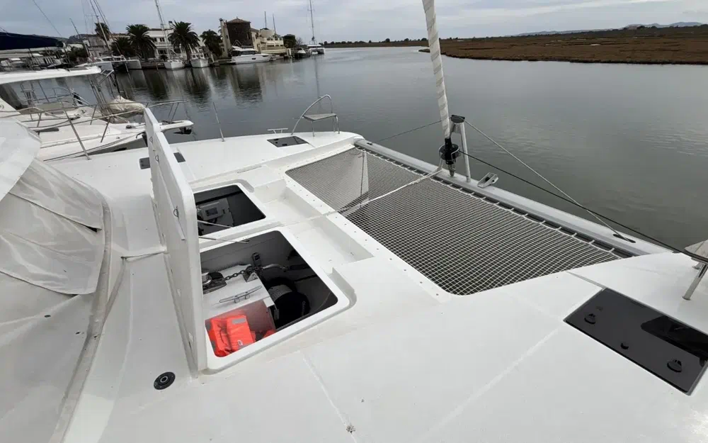 slider 14 Fountaine Pajot Astrea 42