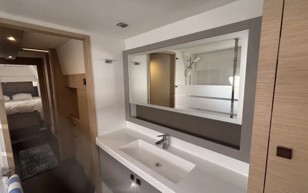 slider 20 Fountaine Pajot Astrea 42