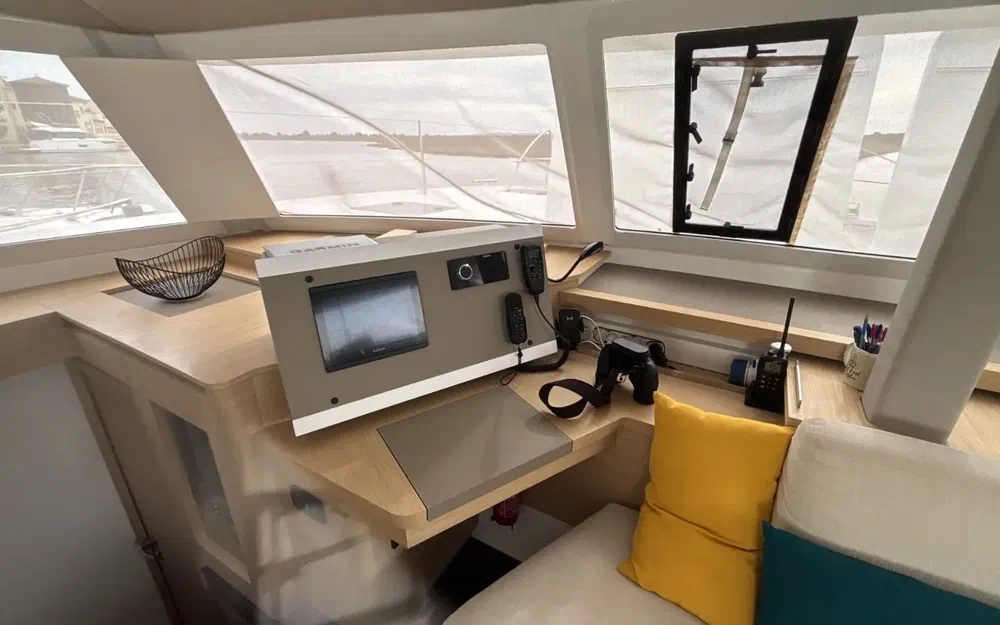 slider 25 Fountaine Pajot Astrea 42
