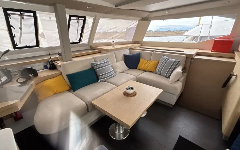 slider 26 Fountaine Pajot Astrea 42
