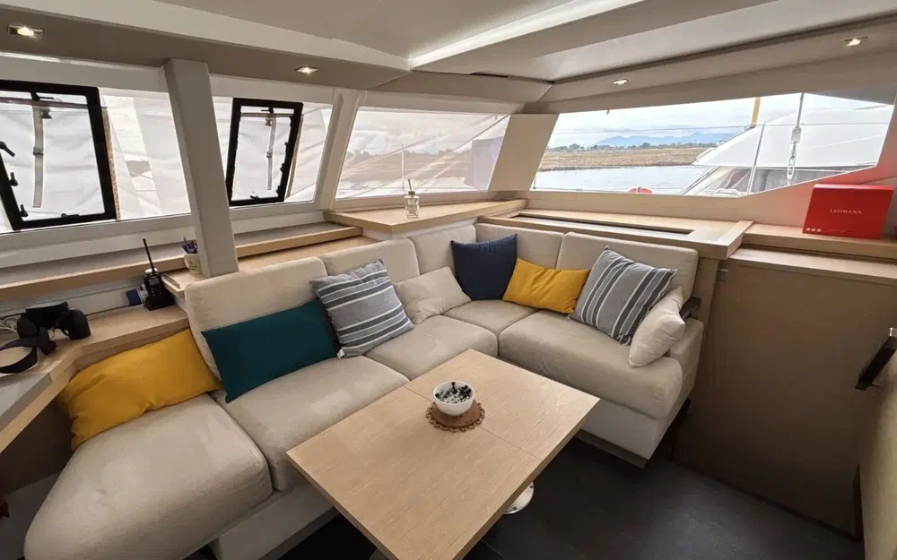 slider 6 Fountaine Pajot Astrea 42