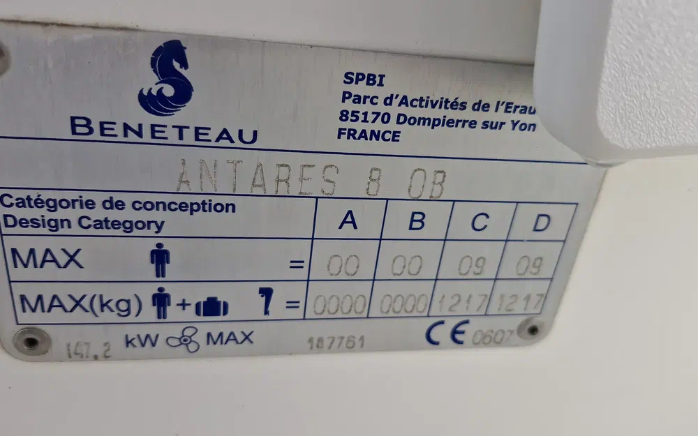 slider 21 Beneteau Antares 8 OB