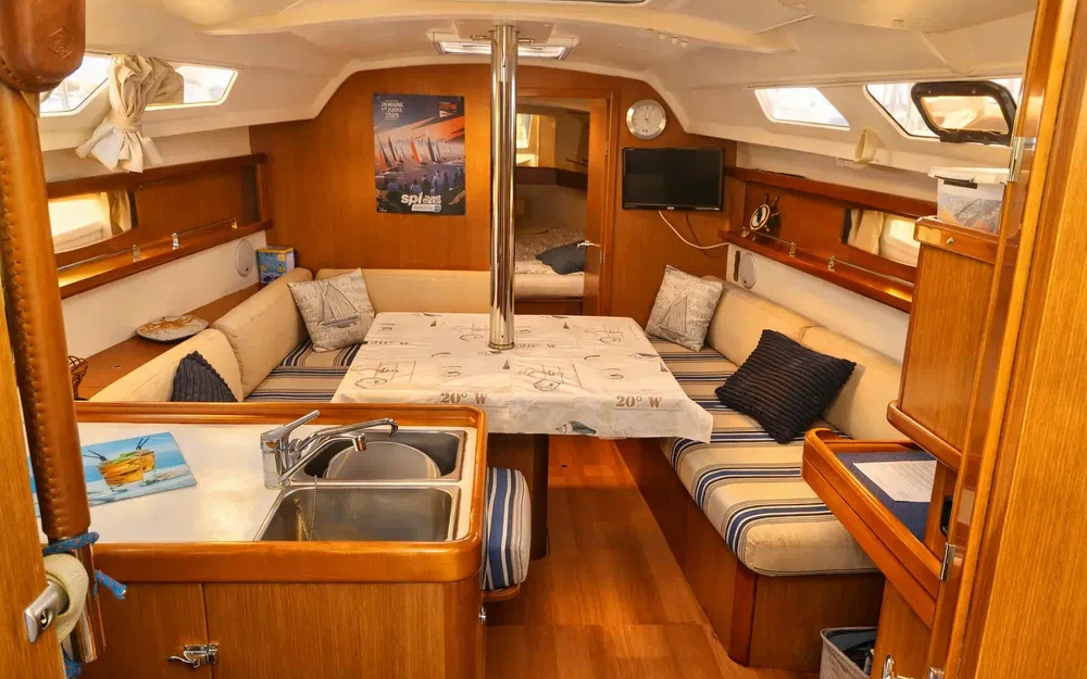 slider 8 Beneteau Oceanis 34