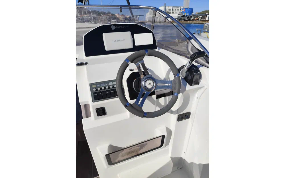 slider 7 Pacific Craft 750 SC