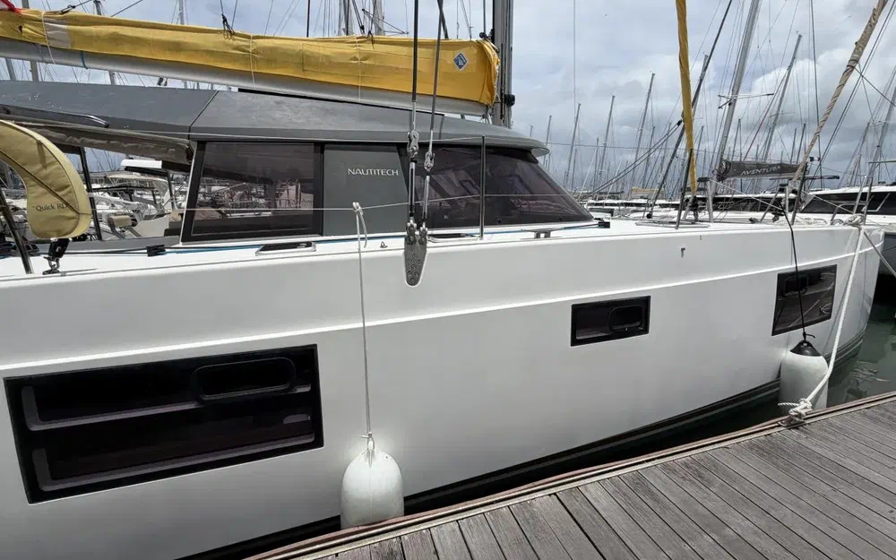 slider 1 Nautitech 40 Open