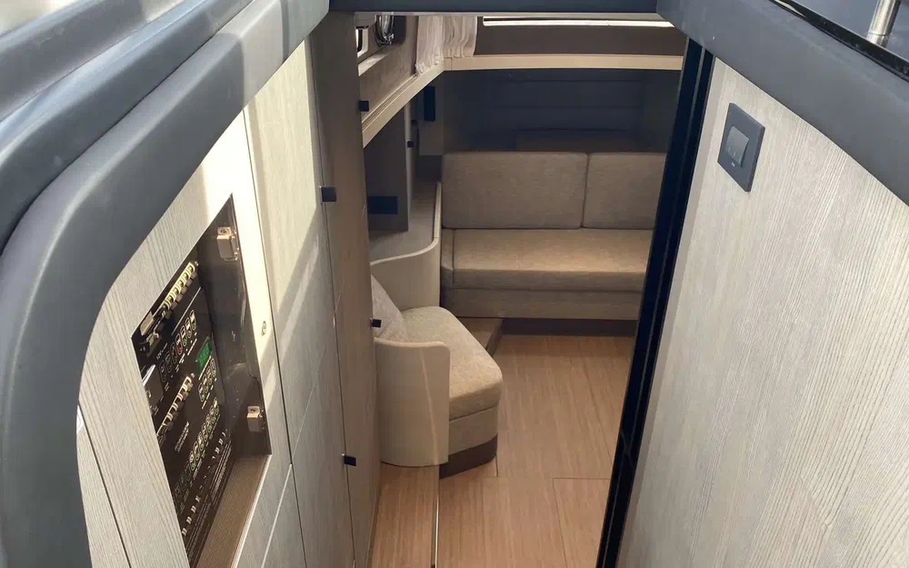 slider 9 Cranchi A46 Luxury Tender