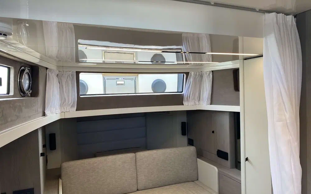 slider 10 Cranchi A46 Luxury Tender