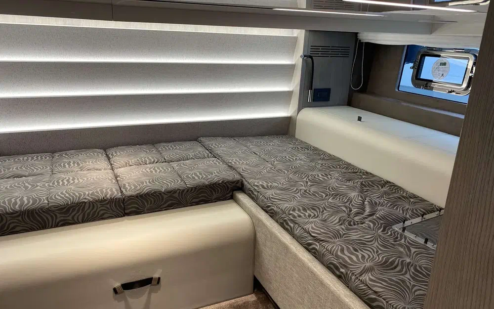 slider 16 Cranchi A46 Luxury Tender