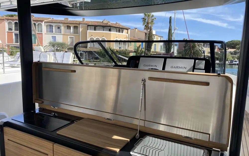 slider 4 Cranchi A46 Luxury Tender