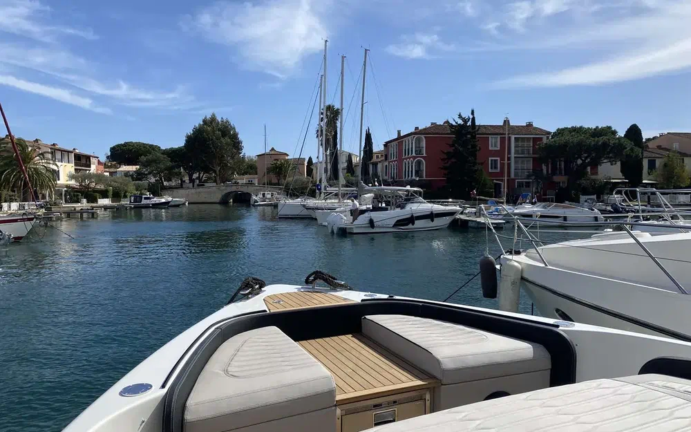 slider 8 Cranchi A46 Luxury Tender