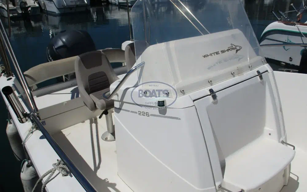 slider 9 White Shark 226