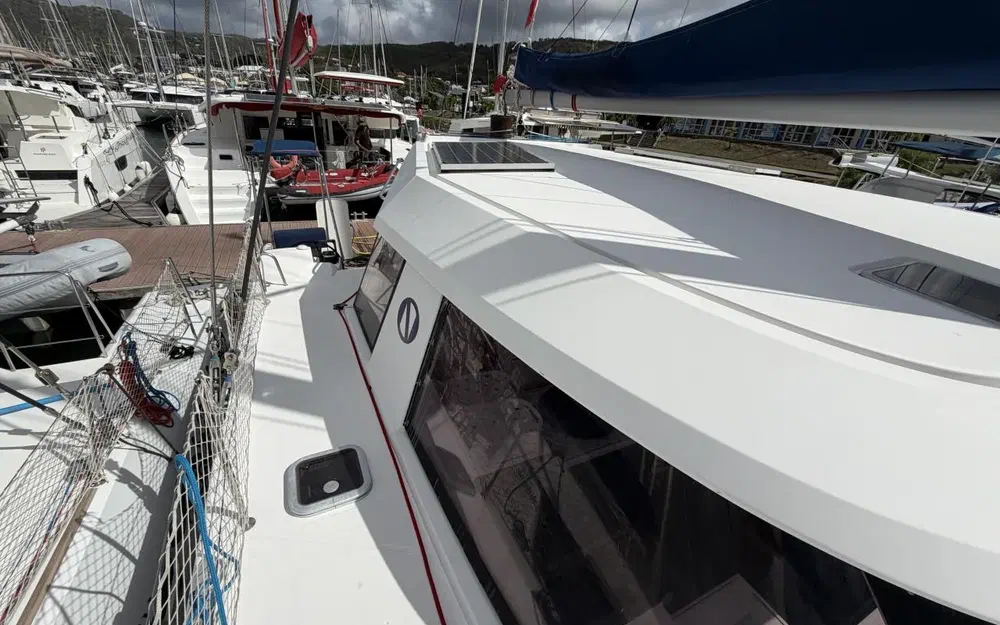 slider 12 Nautitech 40 Open