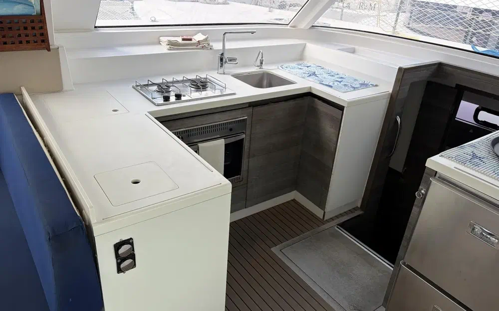 slider 17 Nautitech 40 Open