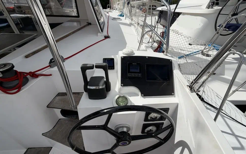 slider 2 Nautitech 40 Open