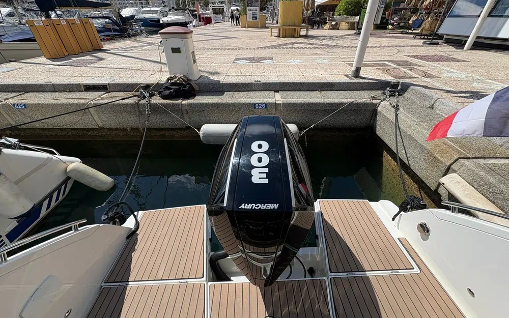slider 16 Parker Voyager 850