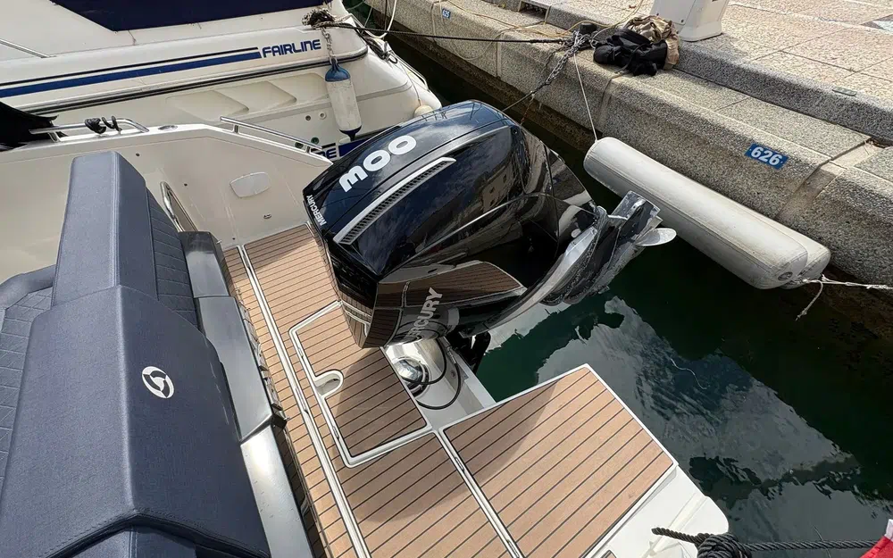 slider 17 Parker Voyager 850