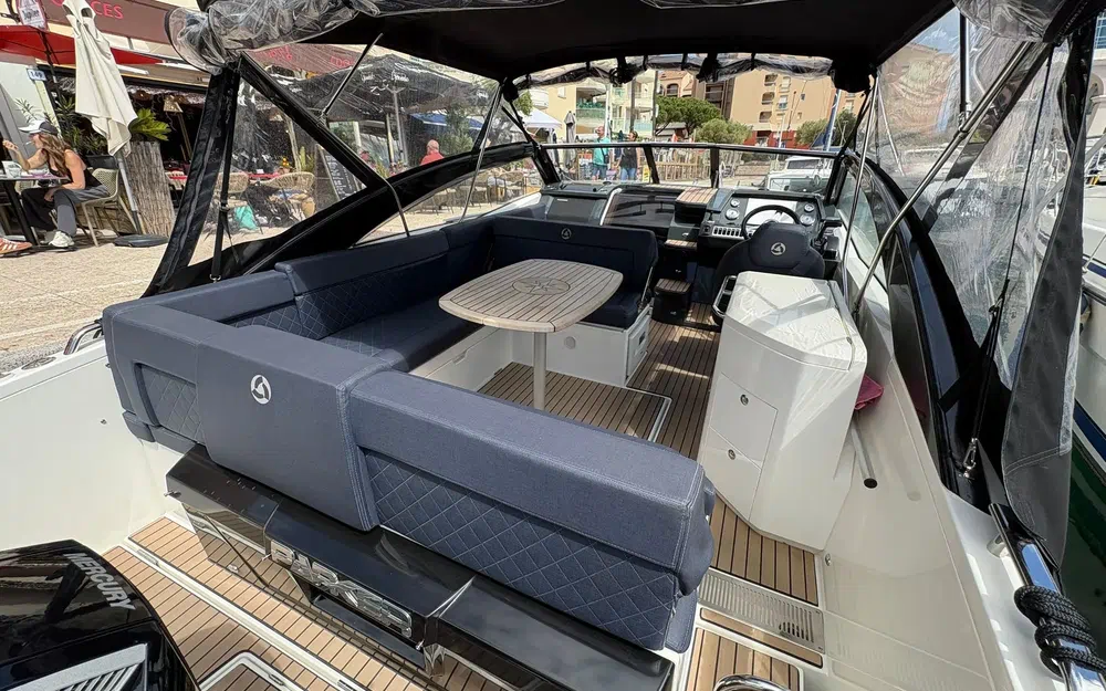 slider 4 Parker Voyager 850
