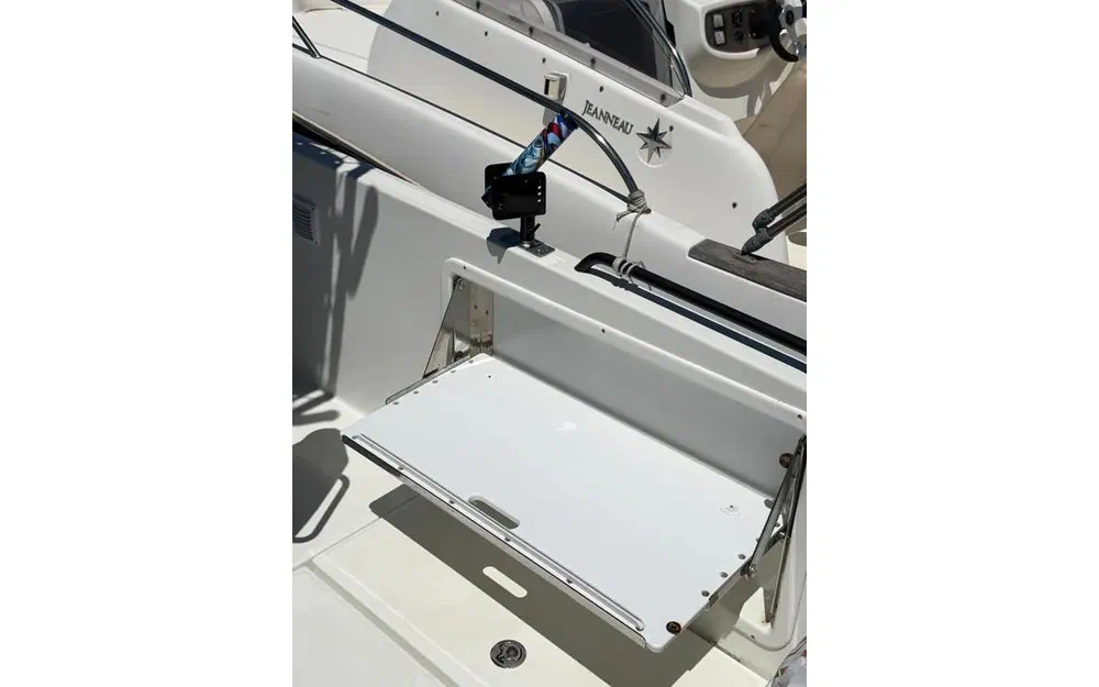 slider 1 Beneteau Flyer 8