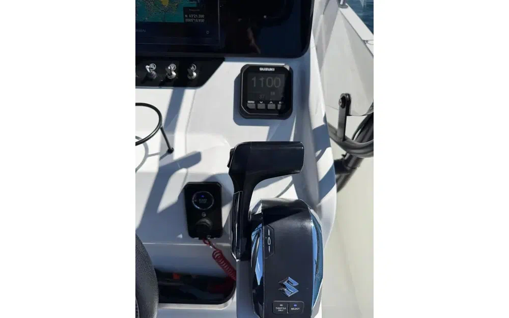slider 2 Beneteau Flyer 8