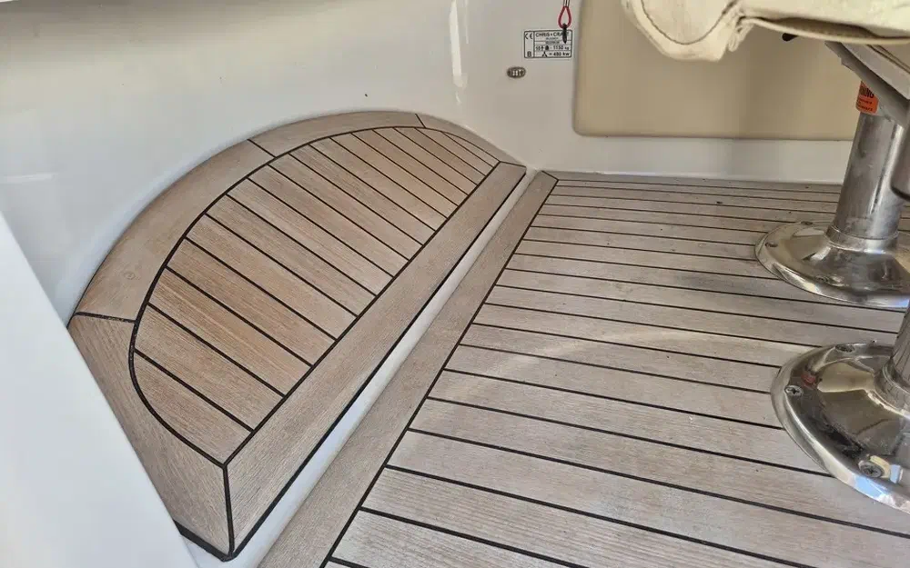 slider 22 Chris Craft Corsair 28