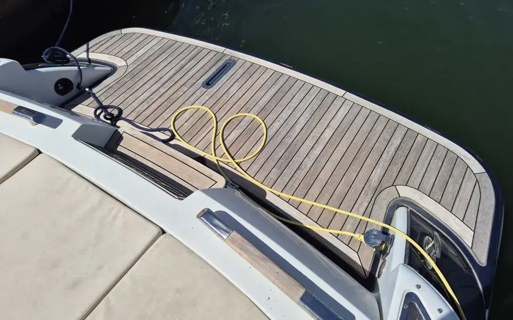 slider 23 Chris Craft Corsair 28