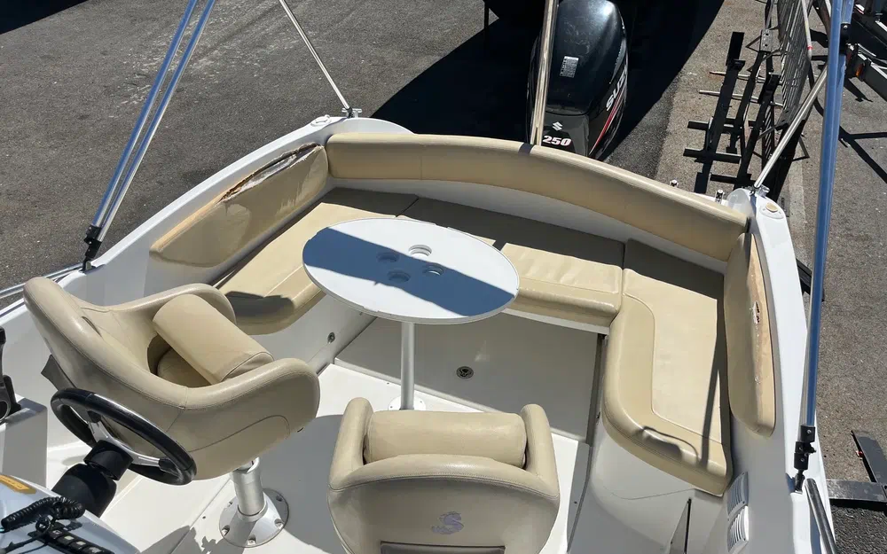 slider 5 Beneteau Flyer 750 Sundeck