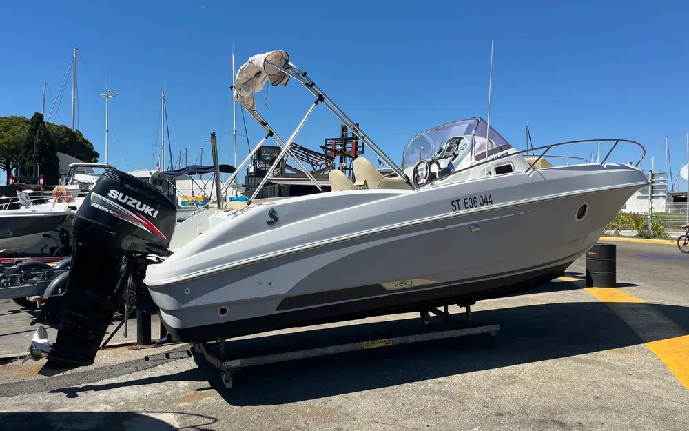 slider 1 Beneteau Flyer 750 Sundeck